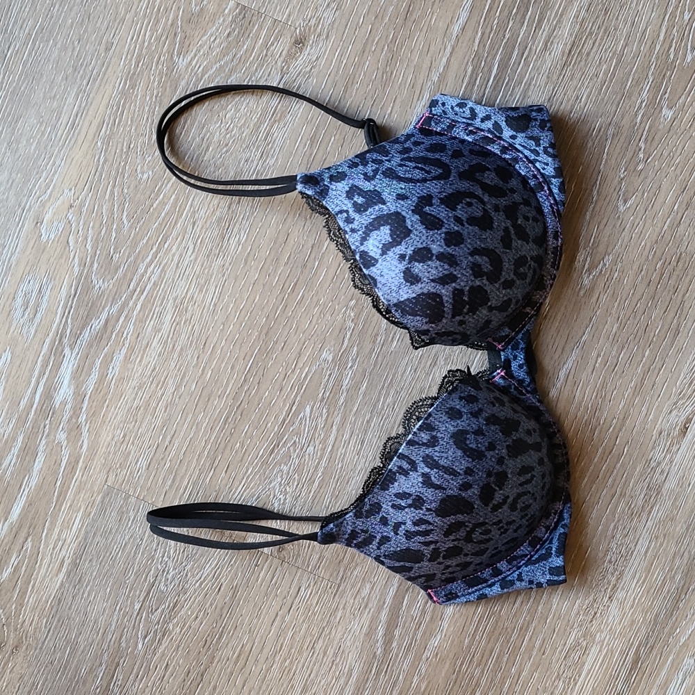 Victoria's Secret Very Sexy Push Up Bra Size 32C
